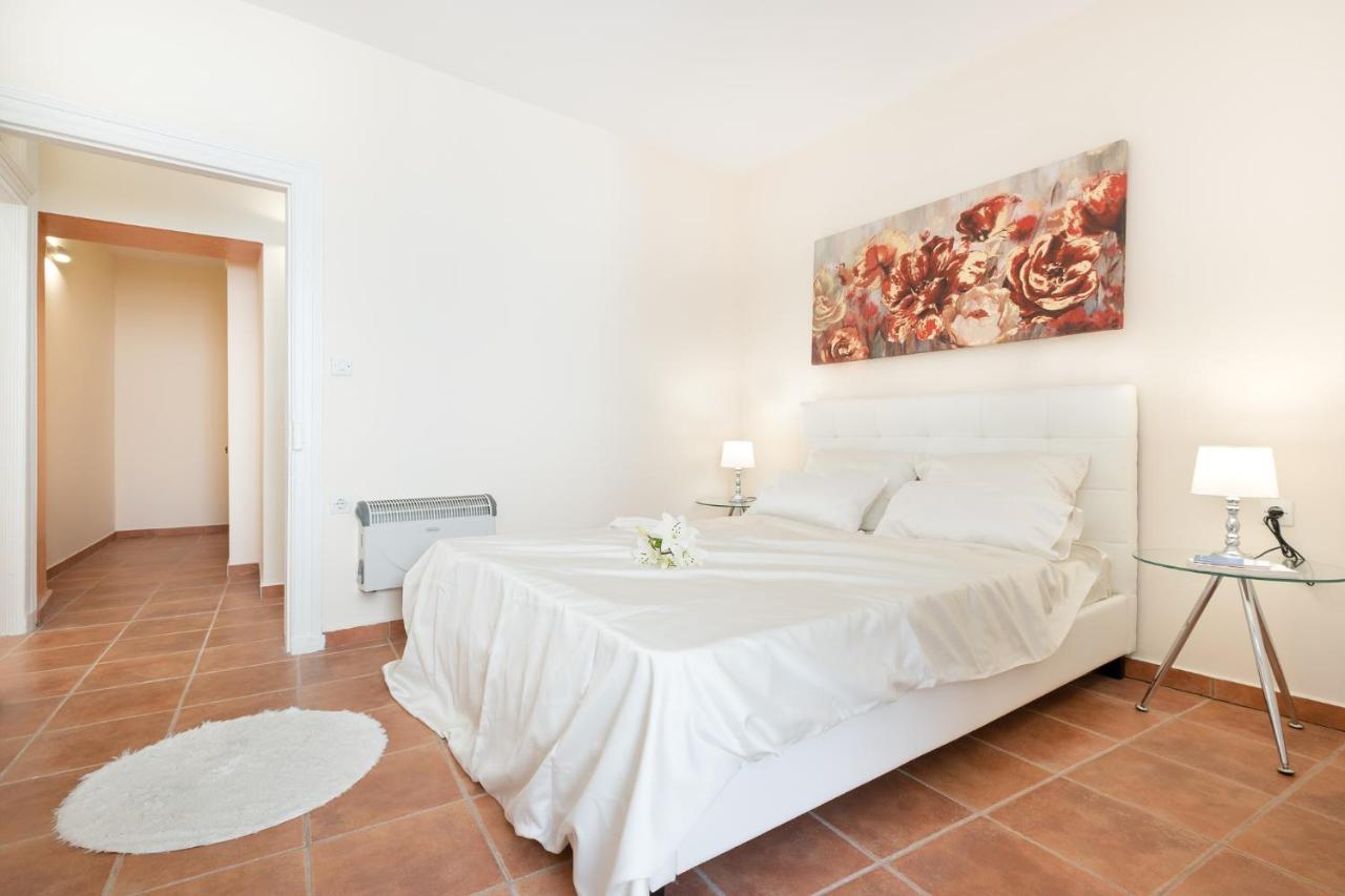 Old Town Gem - Elegant Guilford Apartment Corfu  외부 사진